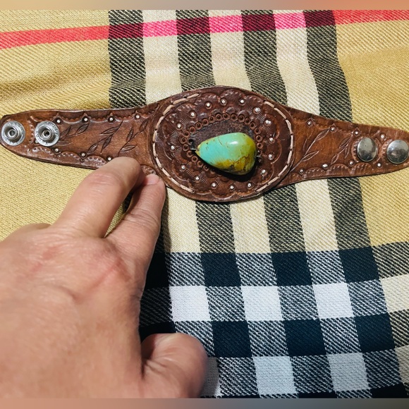Leather bracelet with turquoise stone - Picture 2 of 3